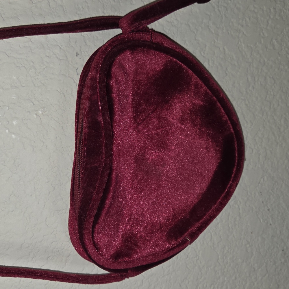 Chic Heart-Shaped Mini Bag in Burgandy Velvet - Picture 3 of 4